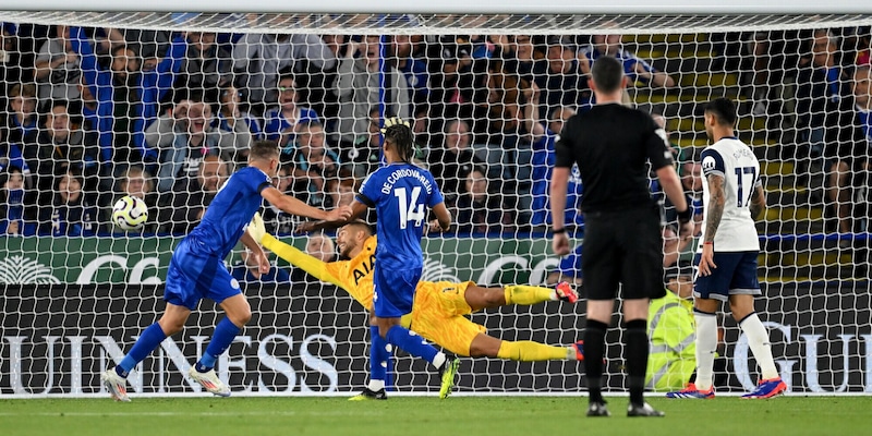 Premier League, l'eterno Vardy salva il Leicester: pari con il Tottenham