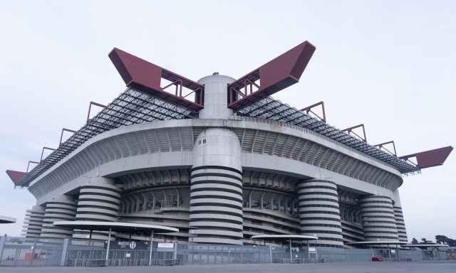 Milano si svuota, San Siro... si riempie: dal "Berlusconi" al Toro, la carica dei 120mila per il Diavolo