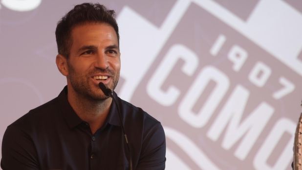 Fabregas: "Proveremo a mettere in difficoltà la Juve. Varane? Non so quanto resterà fuori..."