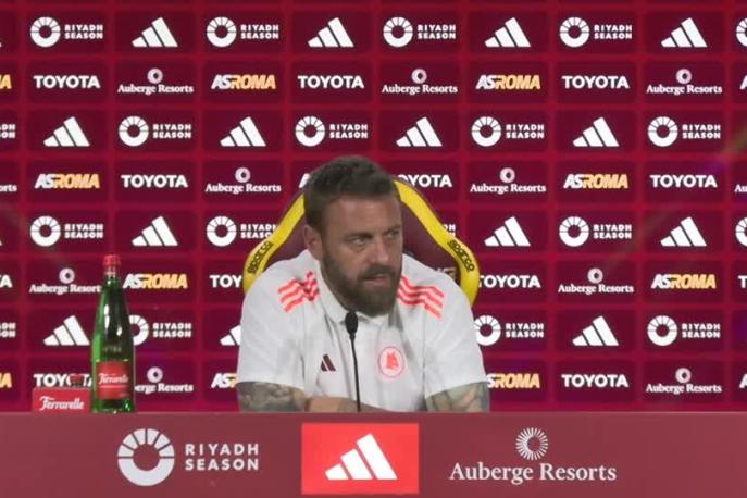 Conferenza stampa De Rossi: "Dybala verrà trattato come gli altri"