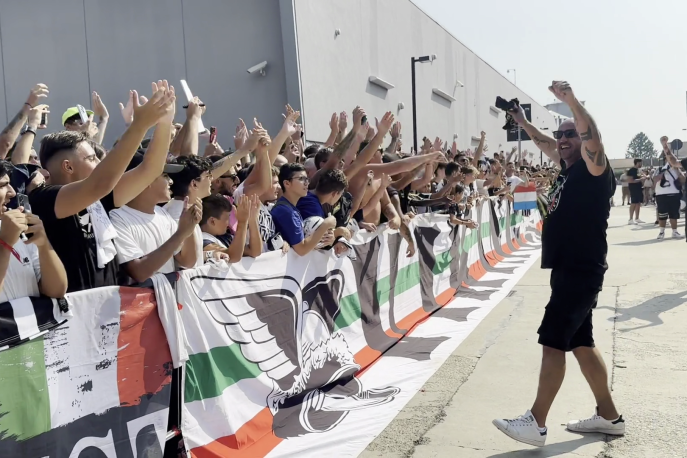 Juventus, entusiasmo pazzesco: quanti tifosi per l'arrivo di Teun!