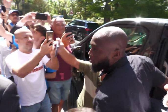 Lukaku al Napoli, bagno di folla a Villa Stuart per le visite mediche