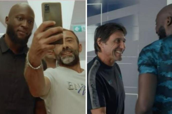 Dal bagno di folla in città all'abbraccio con Conte: il primo giorno di Lukaku al Napoli