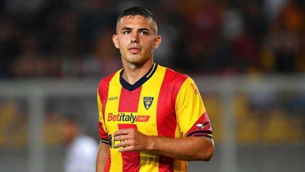 LIVE Lecce-Cagliari 0-0, si parte: sfida tra Krstovic e Piccoli in avanti. C'è Luvumbo