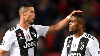 Onlyfans, Douglas Costa raddoppia: l'invito a...Cristiano Ronaldo!