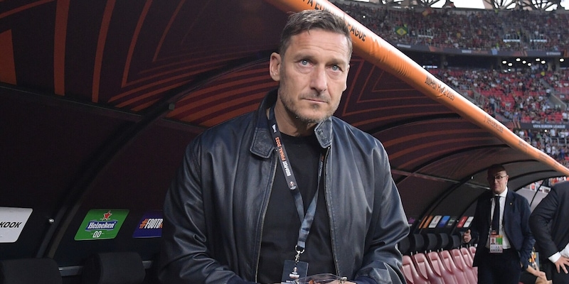 Totti di fuoco: "De Rossi parafulmine, rischia la fine di Mourinho. E su Dybala..."