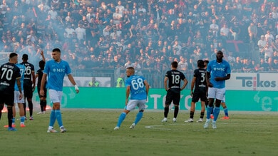 Cagliari-Napoli sospesa per qualche minuto: la decisione dell’arbitro La Penna