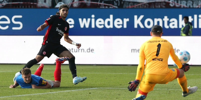 Bundesliga, l'Eintracht vince in trasferta e vola al secondo posto