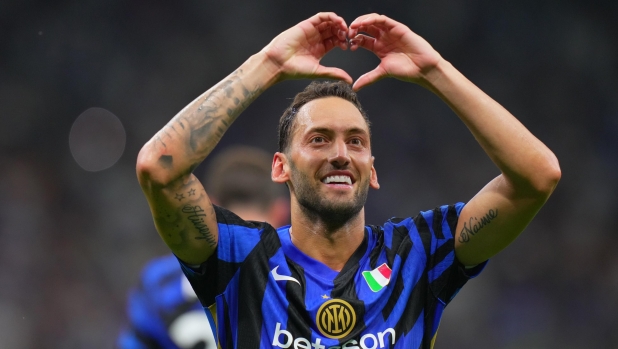 Calhanoglu: "Tante offerte, ma non ho mai pensato all'addio. Per l'Inter sono incedibile" 1 Calhanoglu: "Tante offerte, ma non ho mai pensato all'addio. Per l'Inter sono incedibile"