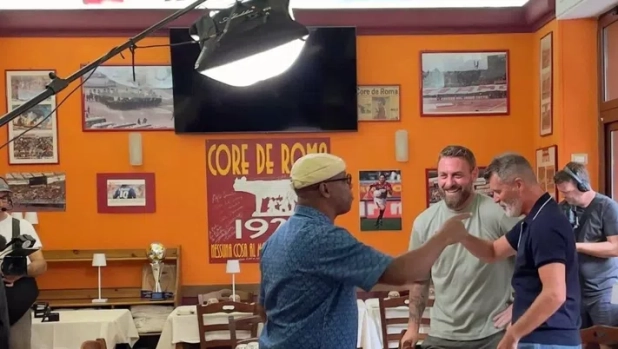 L'incontro speciale di De Rossi con il suo idolo Roy Keane sotto casa di Francesco Totti