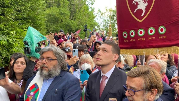 Belotti non dimentica il Grande Torino: l'ex granata a Superga con le figlie