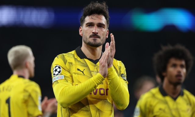 Roma, visto lo show di Hummels a Dortmund? Arriva in monopattino, parla in polacco e...