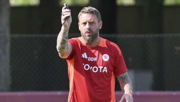 De Rossi: "Zalewski fuori rosa? Decisione della società"