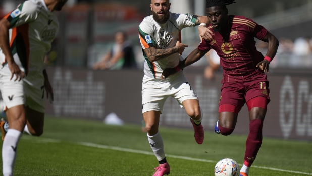 LIVE Roma-Venezia 0-0: Svilar sventa il tiro di Svoboda