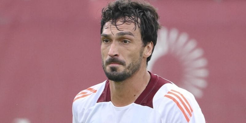 Roma, Hummels non gioca ma la battuta sui social fa impazzire i tifosi