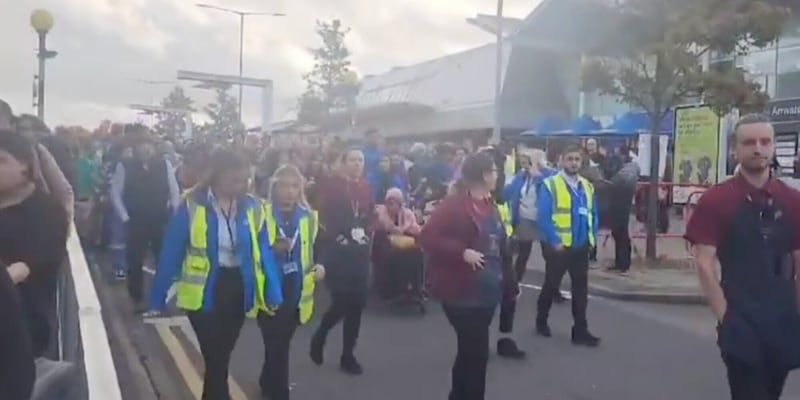 Paura per i tifosi del Bologna a Birmingham: allarme bomba, evacuato l'aeroporto