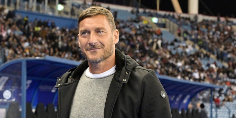 Roma, Totti celebra Pisilli: "Grande talento e bravo ragazzo". E su De Rossi...