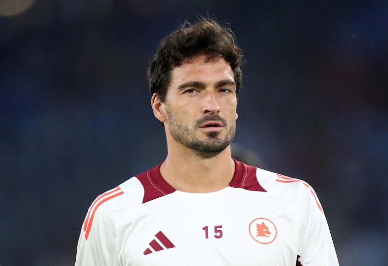 Hummels ancora in panchina, ma la reazione dell'Olimpico è incredibile