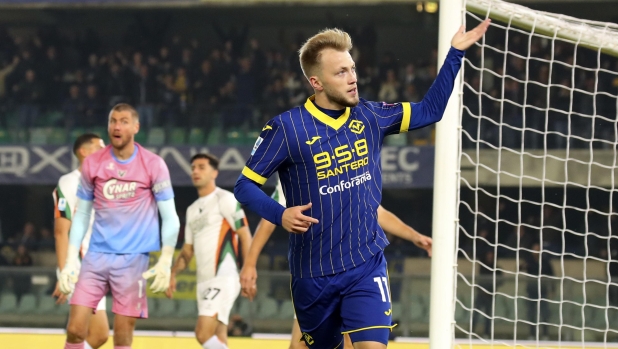 Verona-Venezia, le pagelle: Tengstedt, non solo il gol, 7. Erroraccio Joronen, 4