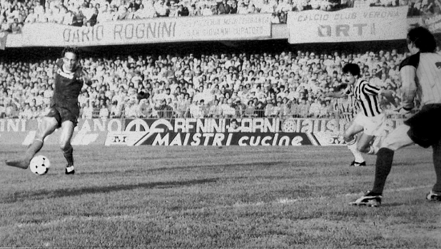 40 anni fa Cenerentolo senza scarpa fece gol alla Juve. E Verona lo volle sindaco