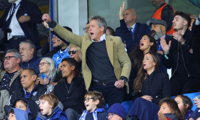 Due tifosi vip per il Como: Hugh Grant e Andrew Garfield in tribuna al Sinigaglia