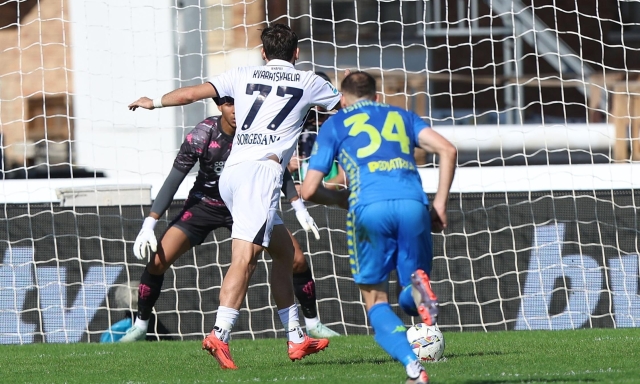 Rigore d'oro di Kvara, il Napoli vince a Empoli ma che sofferenza