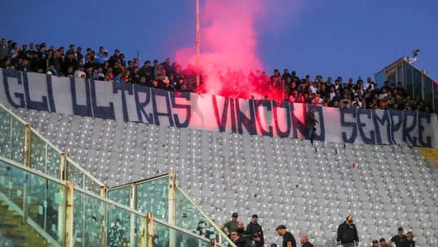 Scontri tra tifosi della Fiorentina e della Fidelis Andria in tangenziale verso Lecce