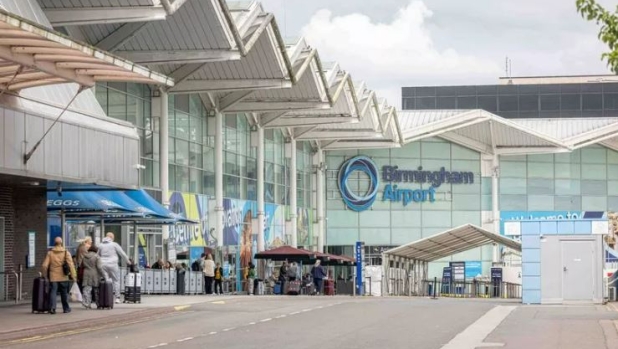 Veicolo sospetto, evacuato l'aeroporto di Birmingham con i tifosi del Bologna