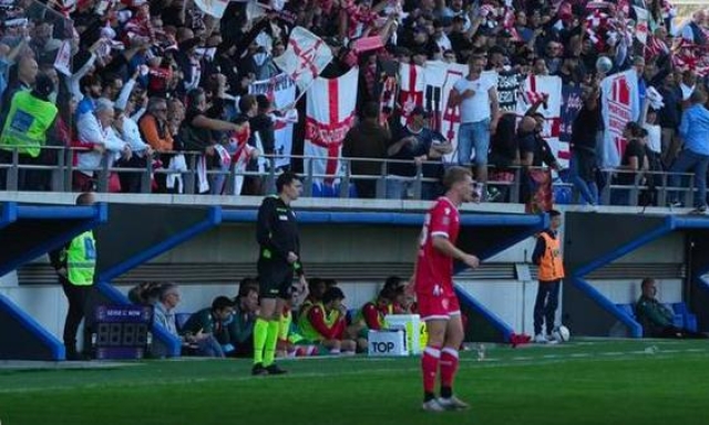 Il Padova mantiene il +5 sul Vicenza, il Benevento e il Pescara allungano. A Foggia si dimette Capuano