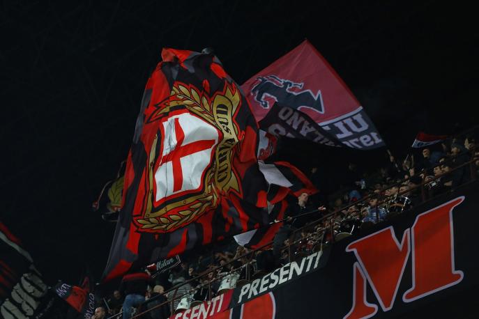 Milan-Napoli, l'attesa dei tifosi da San Siro IN DIRETTA