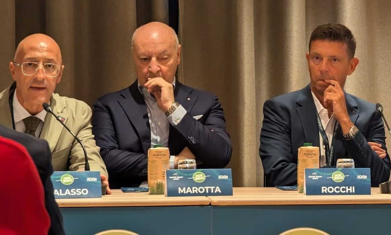 Marotta, frecciata alla Juve e frase assurda sugli arbitri: “Li studiamo”