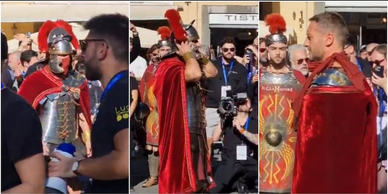 Totti gladiatore al Lucca Comics: la sorpresa spiazza i presenti