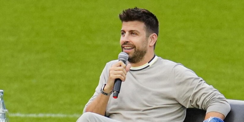 Piqué canta l'inno della Juve. Ma c'è un retroscena sulla Continassa