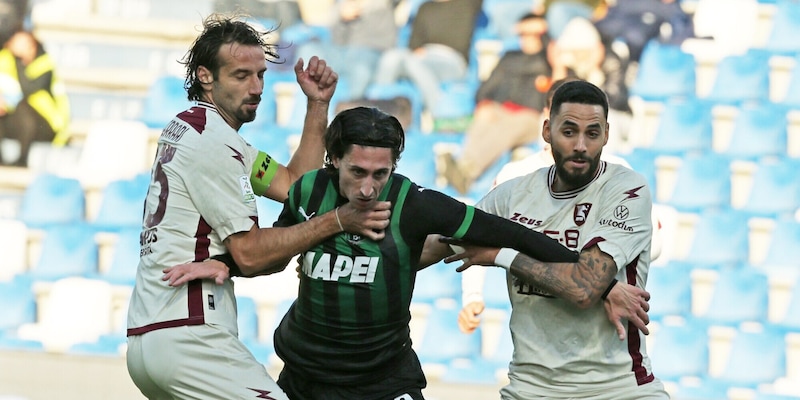 La Salernitana non vince più: 4-0 contro il Sassuolo. Il Pisa perde il primo posto