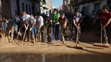 Bufera in Spagna, la Liga di Tebas continua a giocare: a Valencia morti a centinaia