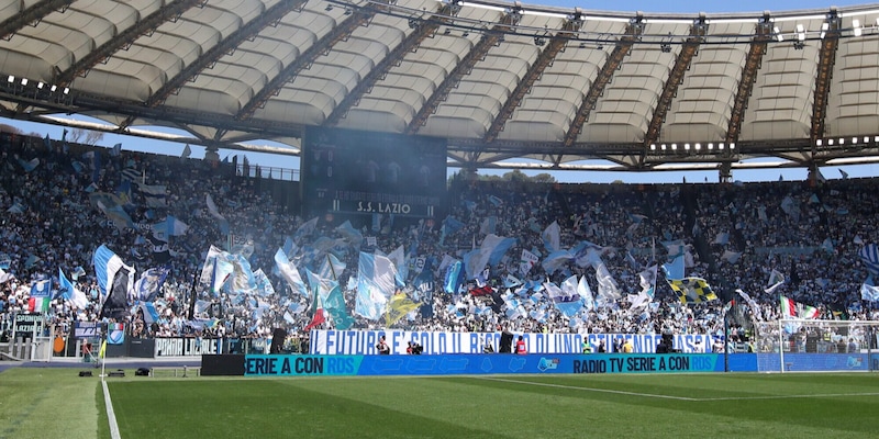 Ajax-Lazio, Amsterdam vietata ai tifosi biancocelesti: "Non sono graditi"