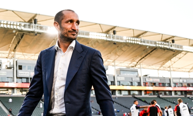 Juve, iniziata l'assemblea degli azionisti: applausi per il "debuttante" Chiellini