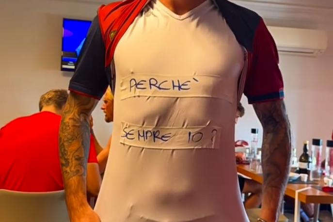 Sabelli accoglie Balotelli con una maglia geniale