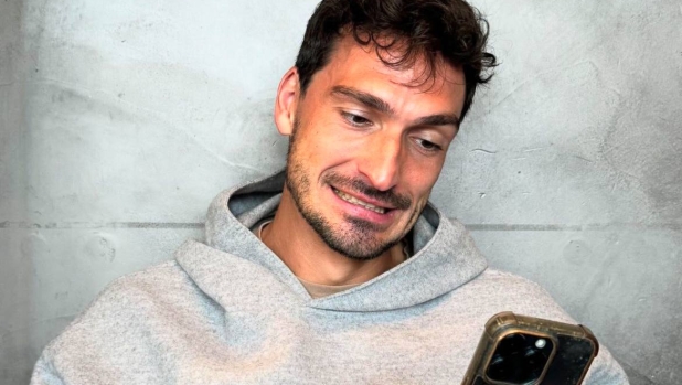 Hummels in ansia per il nuovo allenatore: il post ironico su Instagram e i like dei compagni