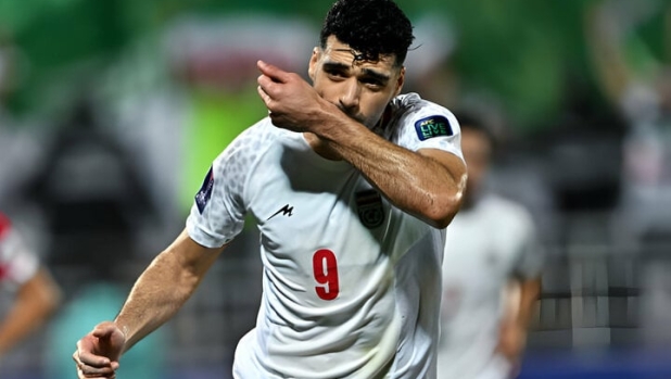 Taremi fa e disfa con l'Iran: serve 3 assist, fa un autogol, si procura un rigore e lo sbaglia