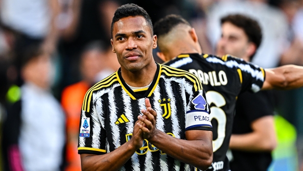 Alex Sandro: "Questa è una Juve giovane, non come la mia. Weah lo diceva di sentirsi attaccante..."