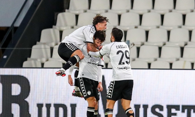 Spezia, tris e Pisa agganciato. Festa Bari, ma che rischio. Il Frosinone sprofonda a Cremona 1 Spezia, tris e Pisa agganciato. Festa Bari, ma che rischio. Il Frosinone sprofonda a Cremona
