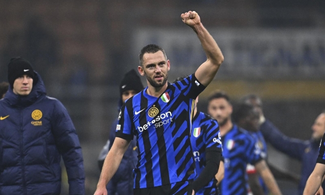 Acerbi out? C'è il muro De Vrij. E l'Inter è al lavoro per rinnovarlo 1 Acerbi out? C'è il muro De Vrij. E l'Inter è al lavoro per rinnovarlo