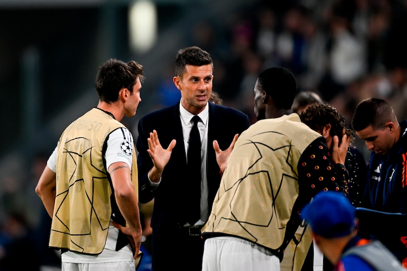 Motta stravolge la Juve: Weah e Koopmeiners traslocano, speranza Cambiaso 1 Motta stravolge la Juve: Weah e Koopmeiners traslocano, speranza Cambiaso