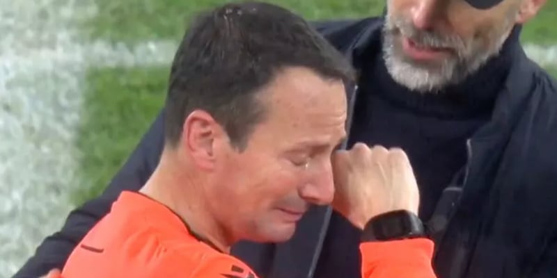 Lipsia-Aston Villa, il guardalinee italiano scoppia in lacrime: svelato il motivo 1 Lipsia-Aston Villa, il guardalinee italiano scoppia in lacrime: svelato il motivo