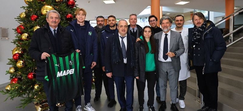 Il Sassuolo in visita al reparto pediatria dell'ospedale della città 1 Il Sassuolo in visita al reparto pediatria dell'ospedale della città