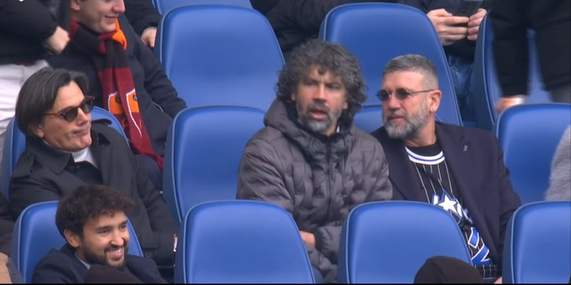 Montella, Tommasi e Candela in tribuna per Roma-Parma: la reazione dell'Olimpico è da brividi 1 Montella, Tommasi e Candela in tribuna per Roma-Parma: la reazione dell'Olimpico è da brividi