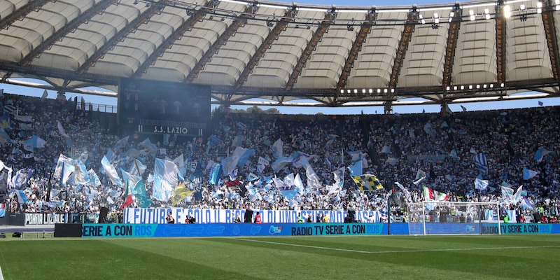 Lazio, i consigli ai tifosi per la trasferta ad Amsterdam: "Non rispondete alle provocazioni" 1 Lazio, i consigli ai tifosi per la trasferta ad Amsterdam: "Non rispondete alle provocazioni"