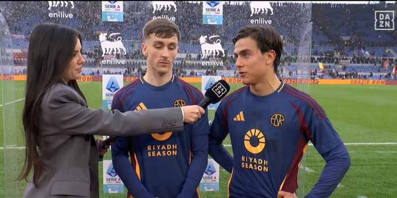 Dybala in tv, la frase dell'inviata sul rinnovo scatena i social: "Non gli abbiamo potuto chiedere..." 1 Dybala in tv, la frase dell'inviata sul rinnovo scatena i social: "Non gli abbiamo potuto chiedere..."
