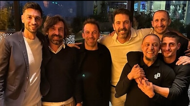 “Pronta la squadra di calcetto”: Del Piero, Buffon e foto virale, tifosi scatenati! 1 “Pronta la squadra di calcetto”: Del Piero, Buffon e foto virale, tifosi scatenati!